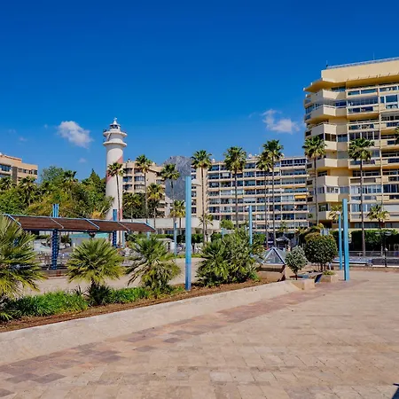 Cubo's Marino Optional Parking Marbella