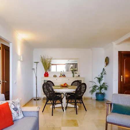 Cubo's Marino Optional Parking