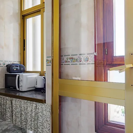 Cubo's Marino Optional Parking *