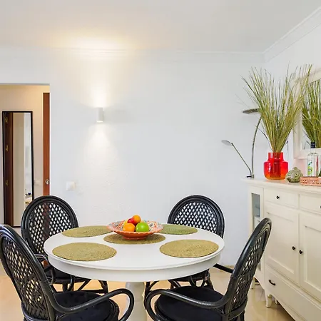 Cubo's Marino Optional Parking Marbella