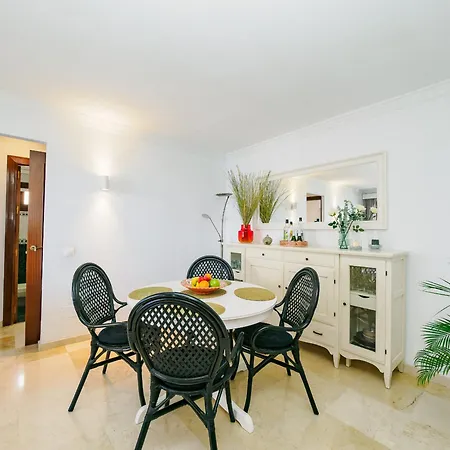 Cubo's Marino Optional Parking