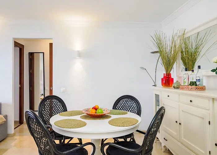 Cubo's Marino Optional Parking Marbella