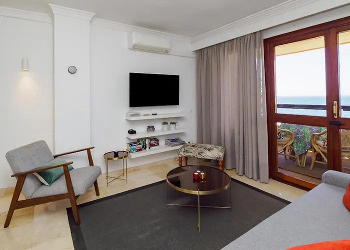 Cubo's Marino Optional Parking