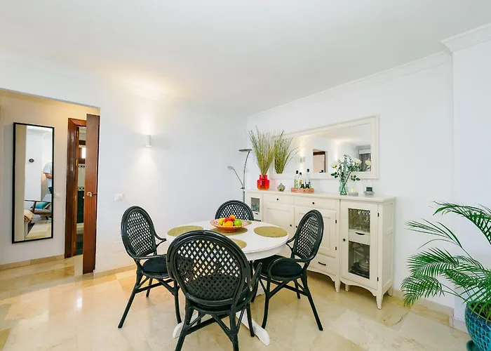 Cubo's Marino Optional Parking