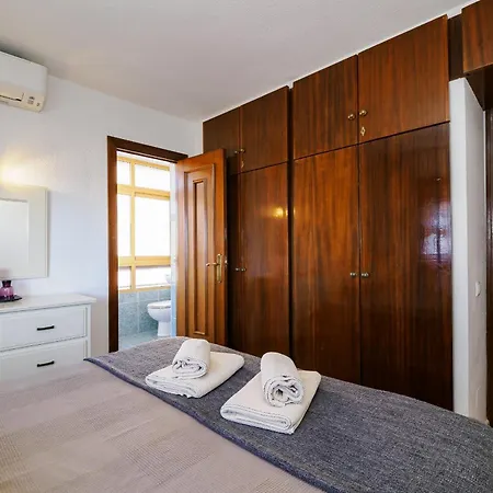 Cubo's Marino Optional Parking Apartment