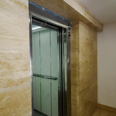 Cubo's Marino Optional Parking Apartment