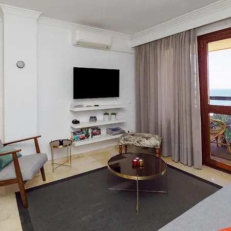 Cubo's Marino Optional Parking