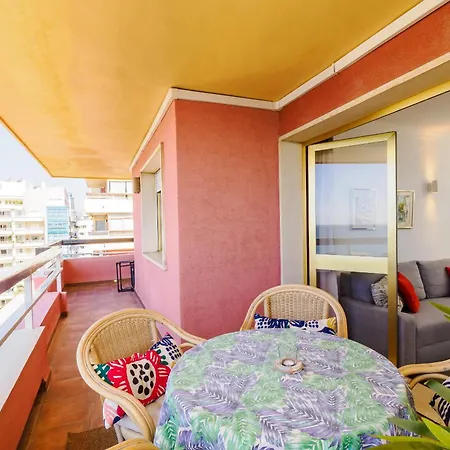 Cubo's Marino Optional Parking Apartment